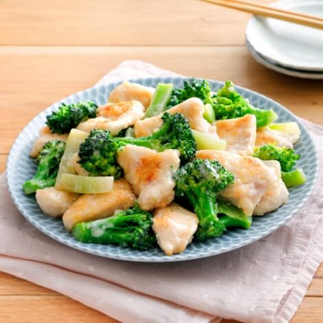 鶏むねとブロッコリーのマヨネーズ炒め
