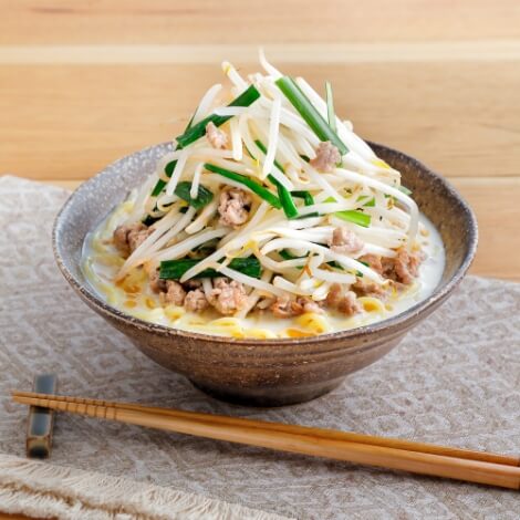 もやしタワーのとんこつ風ラーメン