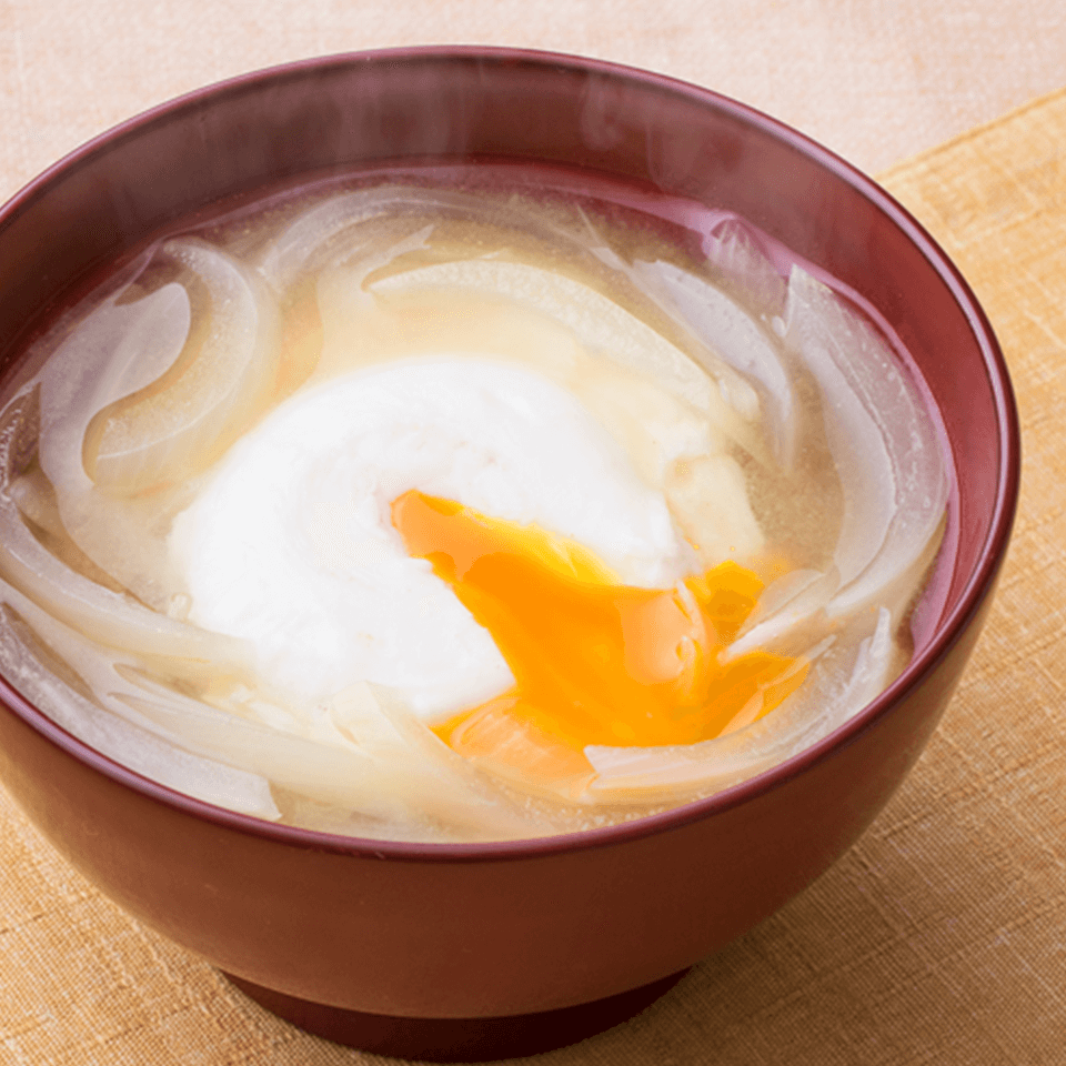 玉ねぎと落とし卵のみそ汁(味噌汁)