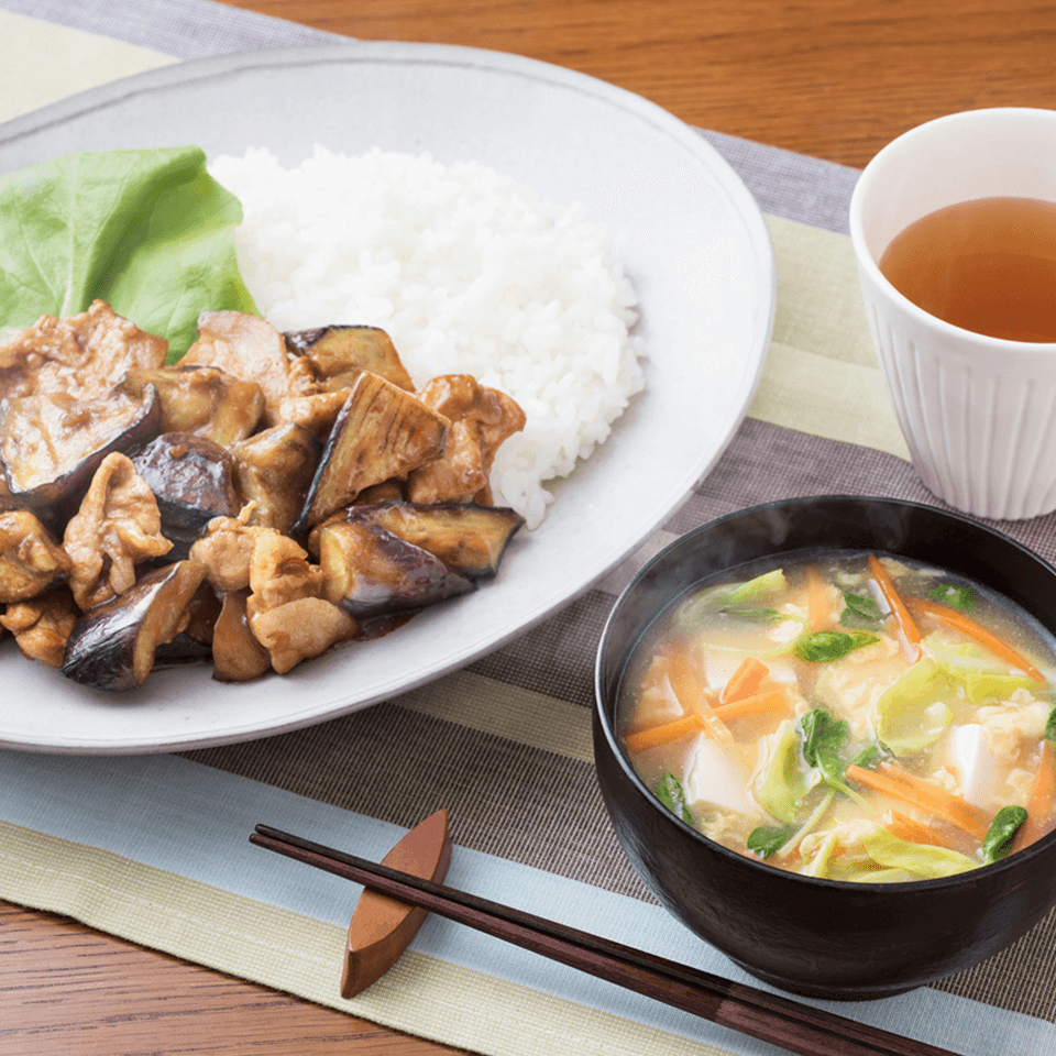 豚肉となすの甘みそごはん献立 キャベツと豆苗のかき玉みそ汁(味噌汁)