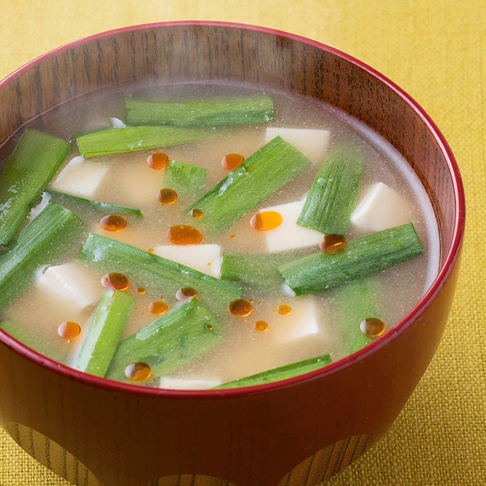 豆腐とニラのピリ辛みそ汁(味噌汁)