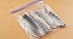 あじの三枚おろし 食材別の下ごしらえ 切り方 料理の基本 初心者向け情報 レシピ大百科 レシピ 料理 味の素パーク たべる楽しさを もっと あじの三枚おろし 食材別の下ごしらえ 切り方 料理の基本 初心者向け情報 レシピ大百科 レシピ 料理 味の素パーク たべる楽しさを もっと