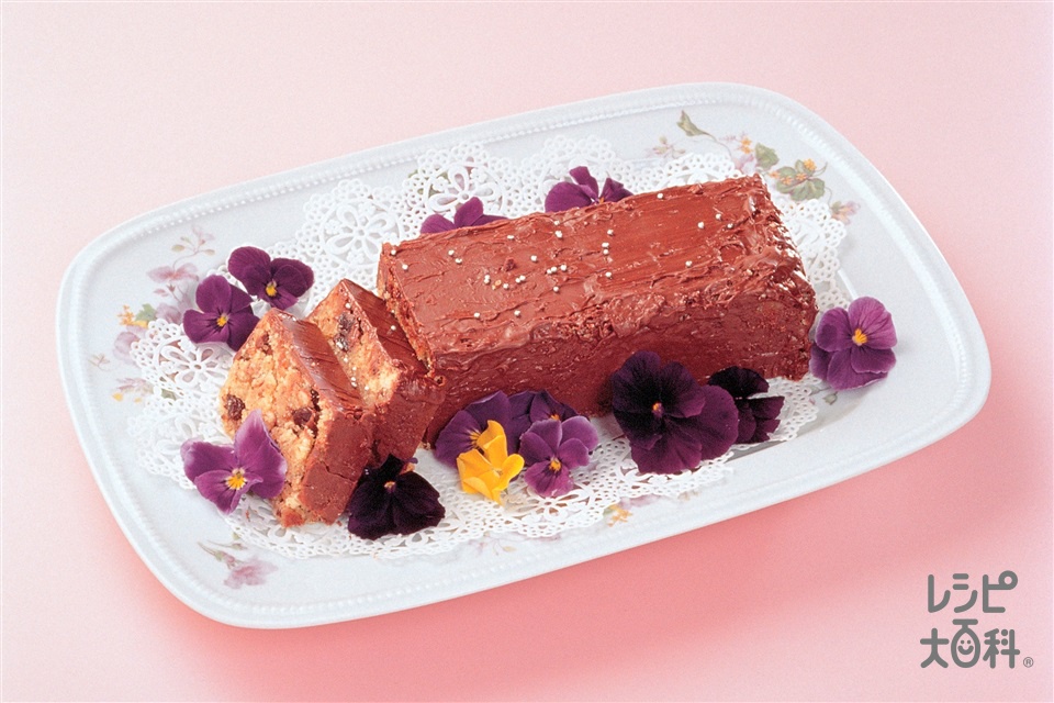 ラム風味のチョコレートケーキ(アーモンドパウダー+干しぶどうを使ったレシピ)