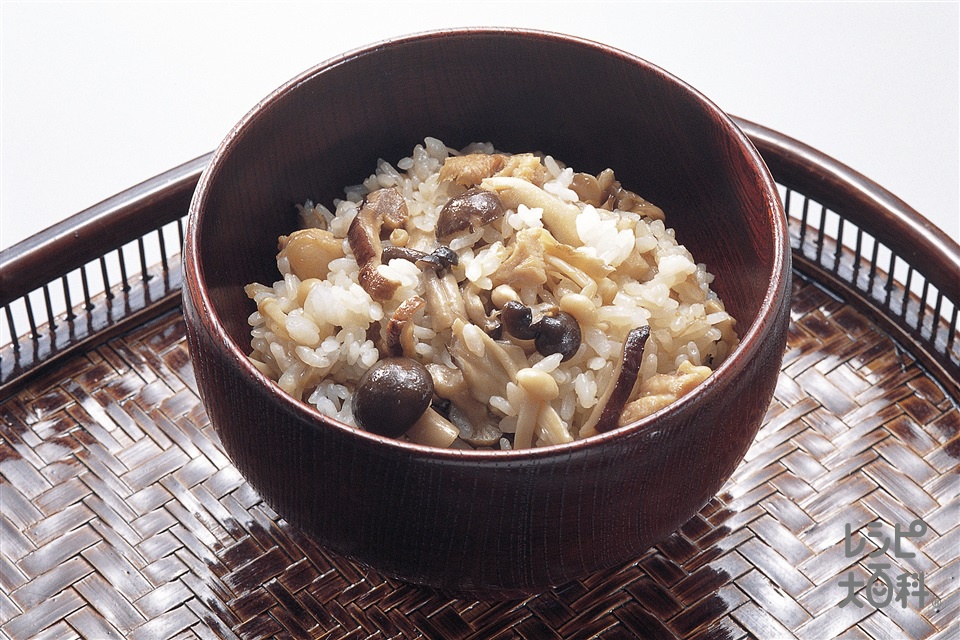 きのこご飯(鶏もも肉+ご飯を使ったレシピ)
