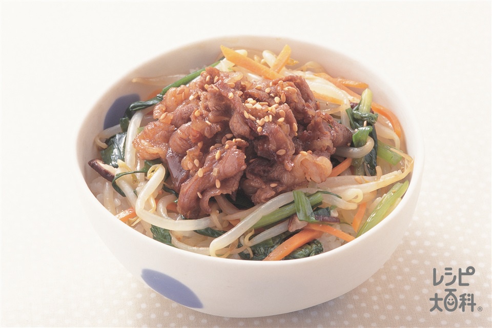 ビビンバ風丼(ご飯+牛もも薄切り肉を使ったレシピ)