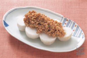 里いもの肉みそがけ