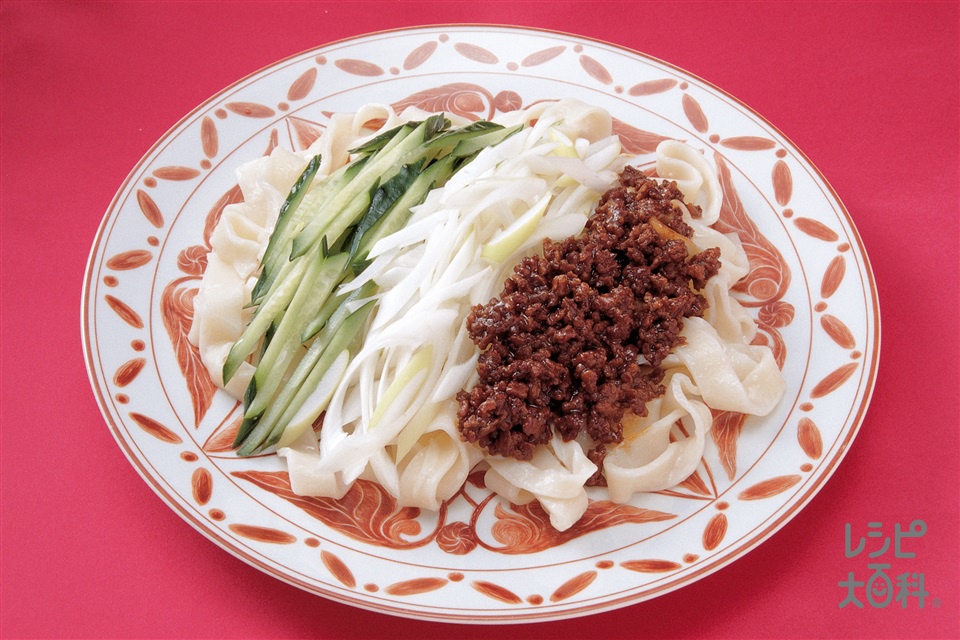 幅広うどんのジャージャー麺(ゆでうどん+豚ひき肉を使ったレシピ)