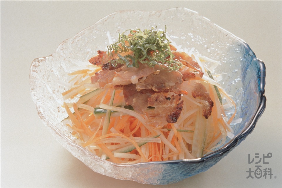 カリカリ豚肉のサラダ 和風ドレッシングのレシピ 作り方 レシピ大百科 レシピ 料理 味の素パーク 大根やきゅうりを使った料理