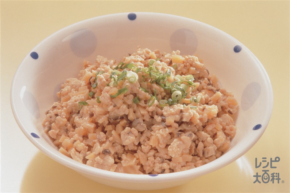 鶏肉と豆腐のそぼろ(鶏ささ身+木綿豆腐を使ったレシピ)