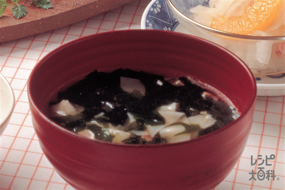 ツルツルワンタンスープ(ワンタンの皮+塩蔵わかめ（塩抜き）を使ったレシピ)