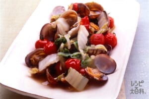 白菜とあさり、プチトマトの蒸し煮