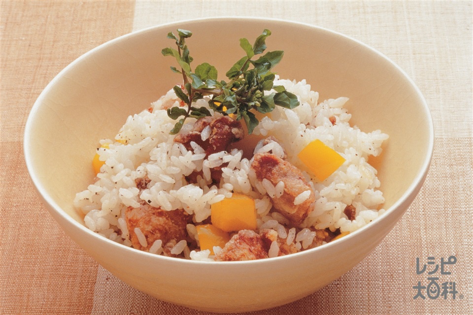 鶏から揚げ入り小丼(鶏もも肉+温かいご飯を使ったレシピ)