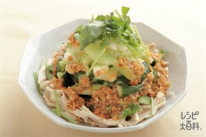 蒸し鶏とたたき野菜の中国風サラダ