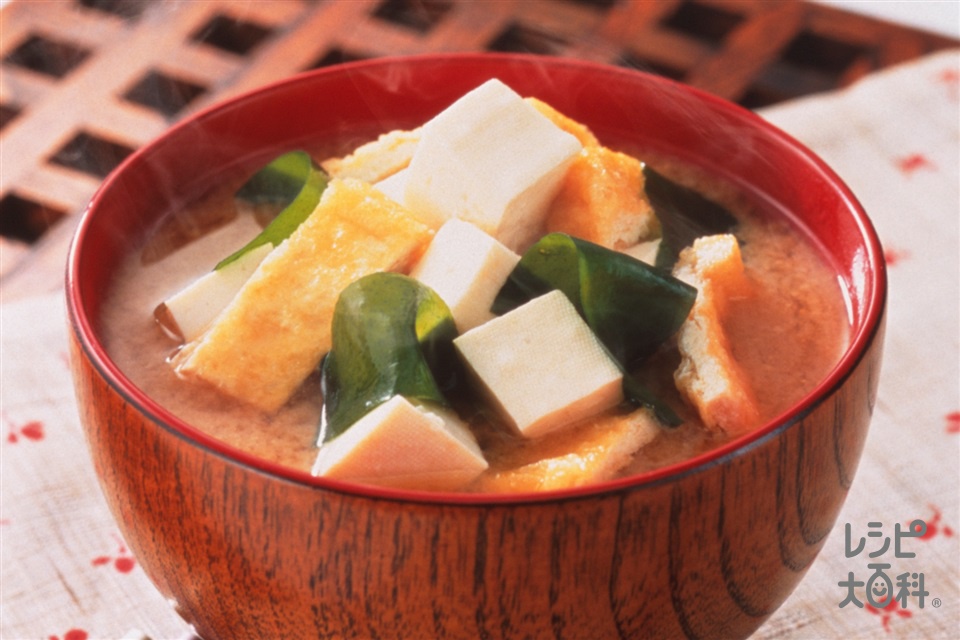 木綿豆腐とわかめ・油揚げのみそ汁(木綿豆腐+油揚げを使ったレシピ)