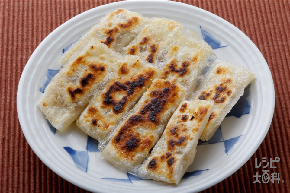 棒ギョーザ(豚ひき肉+餃子の皮を使ったレシピ)