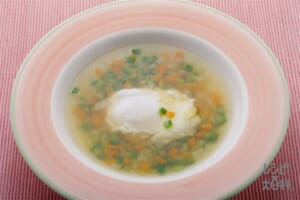 野菜とポーチドエッグのスープ