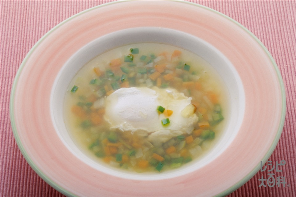 野菜とポーチドエッグのスープ(玉ねぎ+卵を使ったレシピ)