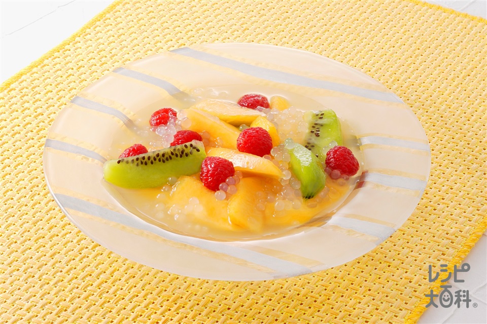 メロンとタピオカのフルーツマリネ(キウイ+ラズベリーを使ったレシピ)