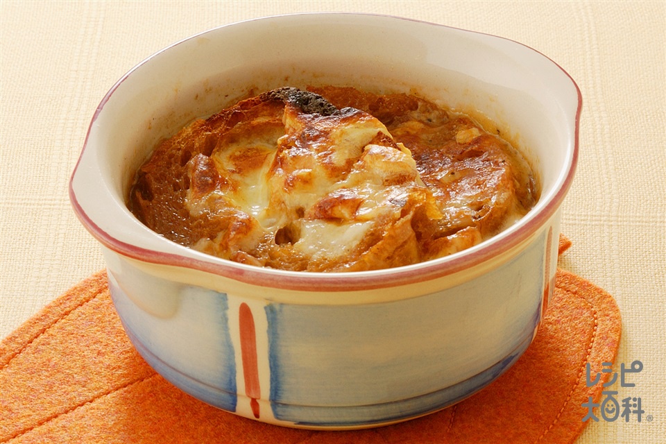 クイックオニオングラタンスープ(玉ねぎ+フランスパンを使ったレシピ)