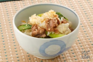 牛肉とチンゲン菜炒めの混ぜご飯