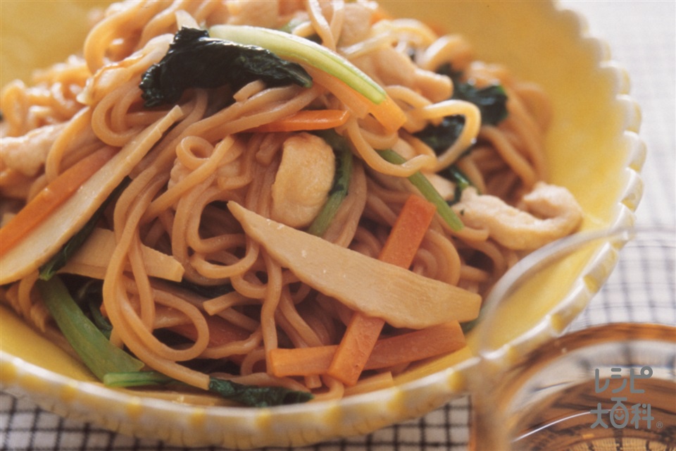 鶏肉と野菜の五目焼きそば(鶏むね肉+焼きそば用蒸しめんを使ったレシピ)