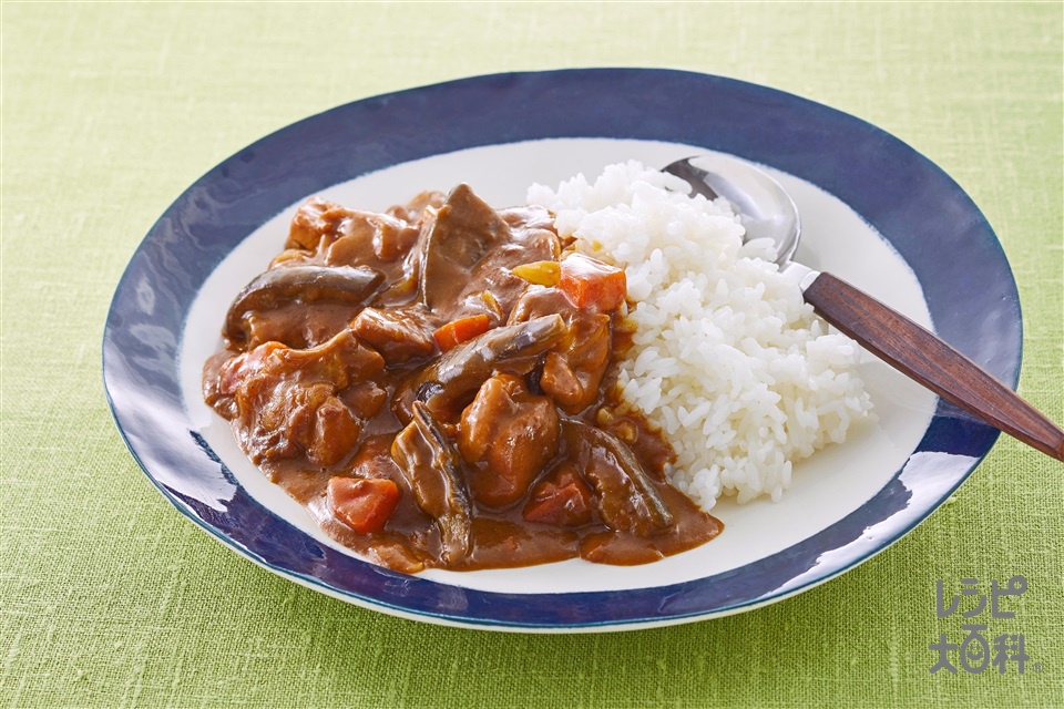 夏野菜とチキンの手作りカレー(鶏もも肉+ご飯を使ったレシピ)