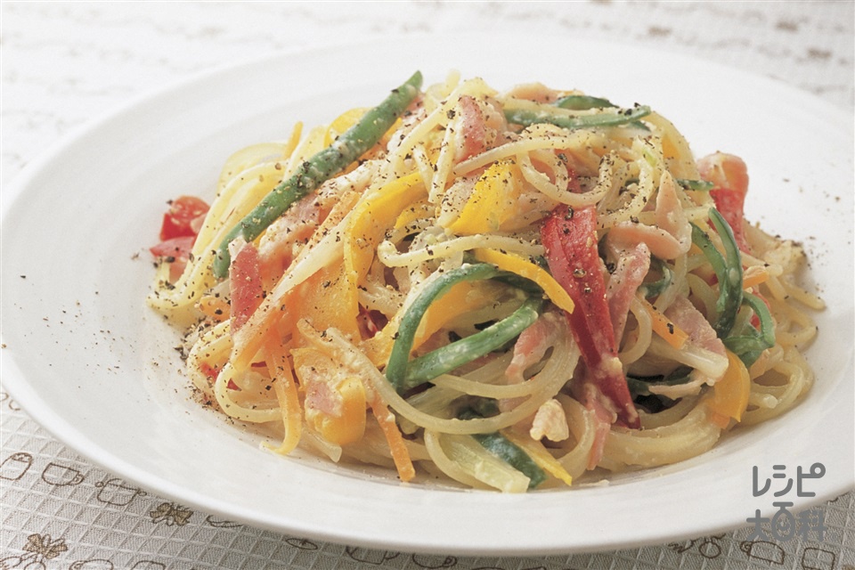 彩り野菜のカルボナーラ(スパゲッティ+ベーコンを使ったレシピ)