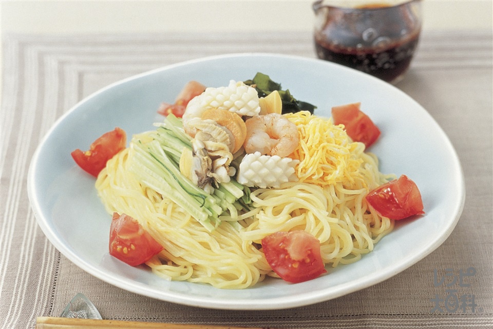 黒酢のヘルシー涼麺(中華生めん+冷凍シーフードミックスを使ったレシピ)