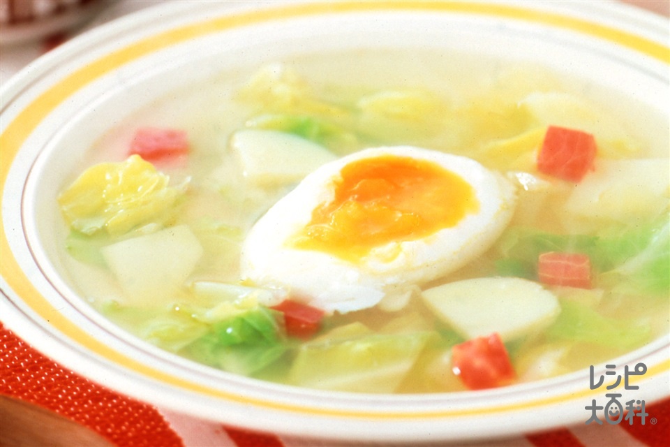 半熟卵と彩り野菜のスープ(卵+じゃがいもを使ったレシピ)
