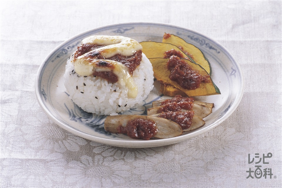 マヨみそ焼きおむすび 焼き野菜添え(ご飯+かぼちゃを使ったレシピ)