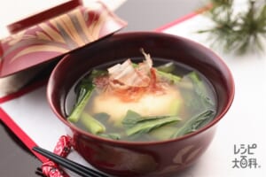 名古屋のお雑煮のレシピ 作り方 味の素パーク の料理 レシピサイト レシピ大百科 角餅や小松菜を使った料理