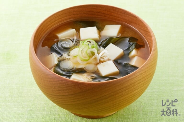 豆腐とわかめの基本のみそ汁のレシピ 作り方 献立 レシピ大百科 レシピ 料理 味の素パーク 絹ごし豆腐やカットわかめ 乾 を使った料理