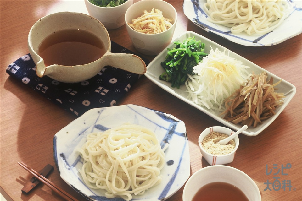 たっぷり香り野菜のざるうどん(ゆでうどん+ほうれん草を使ったレシピ)