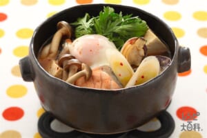 秋鮭とあさりのキムチ鍋
