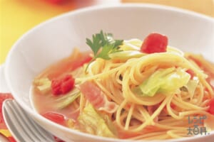 キャベツとトマトのスープパスタ