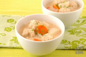 大根と鶏団子のピリ辛豆乳スープ