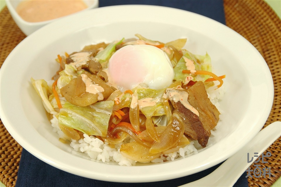 ピリ辛野菜炒め丼(豚バラ薄切り肉+温かいご飯を使ったレシピ)