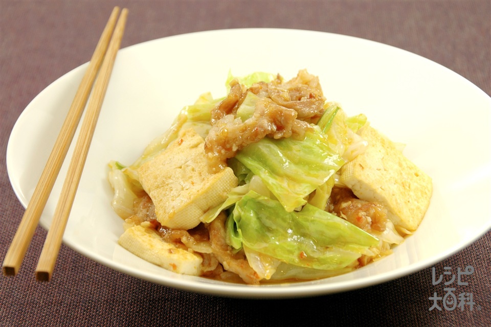 キャベツと豚肉と豆腐のピリ辛炒め(キャベツ+木綿豆腐を使ったレシピ)