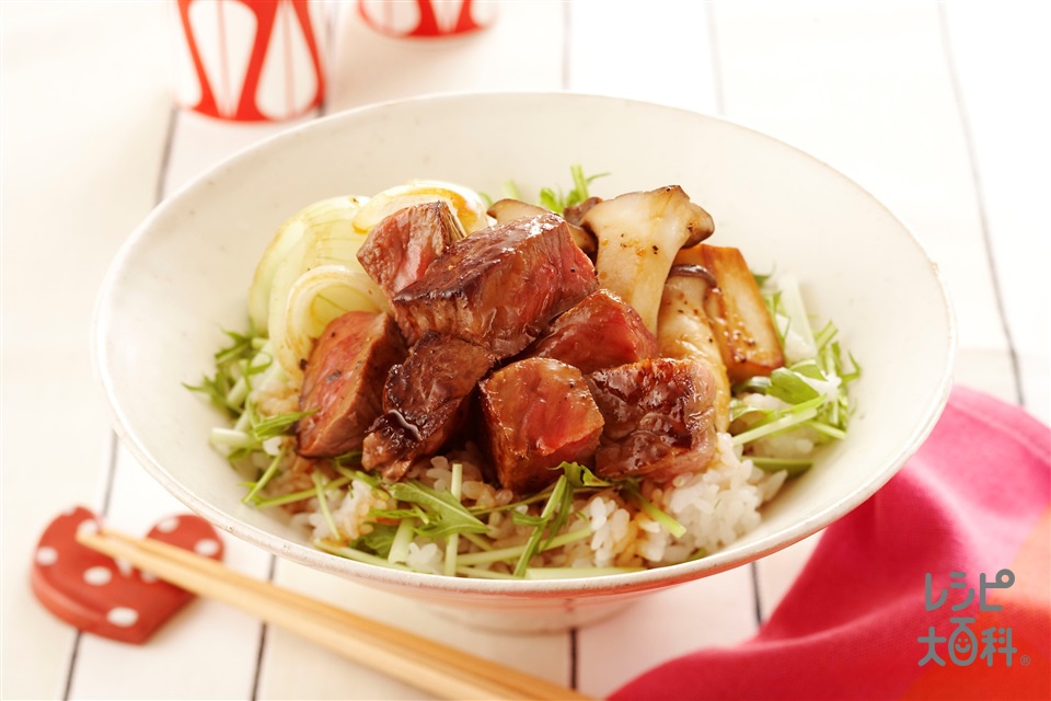 和風ステーキ丼(牛肉+温かいご飯を使ったレシピ)