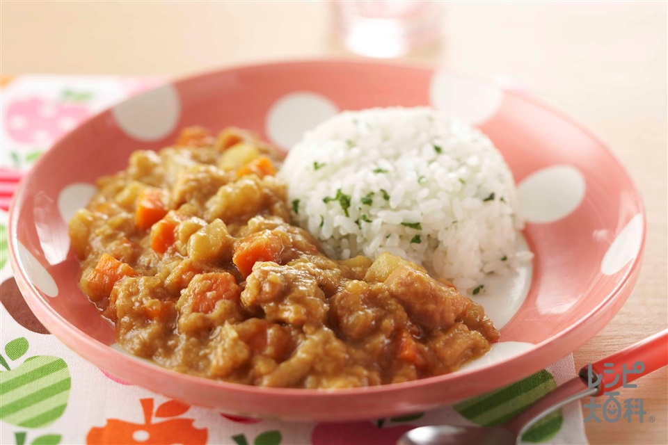 甘口チキンカレー(玉ねぎ+温かいご飯を使ったレシピ)