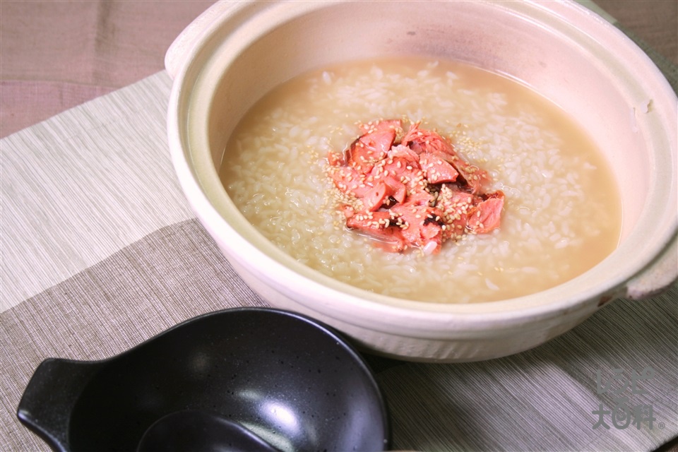 鍋の〆　鮭とごまの雑炊(ご飯+焼きさけを使ったレシピ)