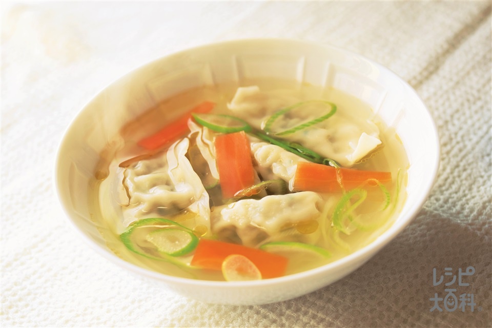 丸鶏スープ餃子(ねぎ+にんじんを使ったレシピ)