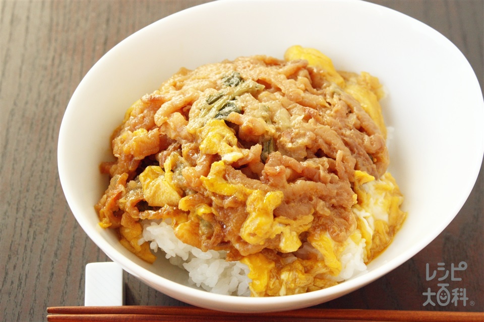 簡単丼もの(溶き卵+温かいご飯を使ったレシピ)