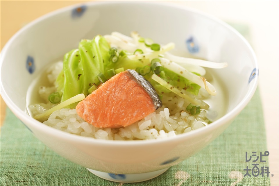 鍋のシメ　塩鮭とキャベツ茶漬け