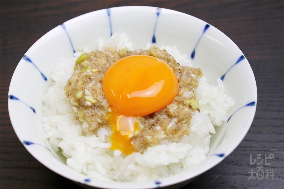 月見ねぎ塩丼(温かいご飯+卵黄を使ったレシピ)