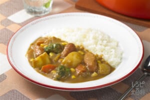 ナイス リメイク!ソーセージとじゃがコーンのカレー