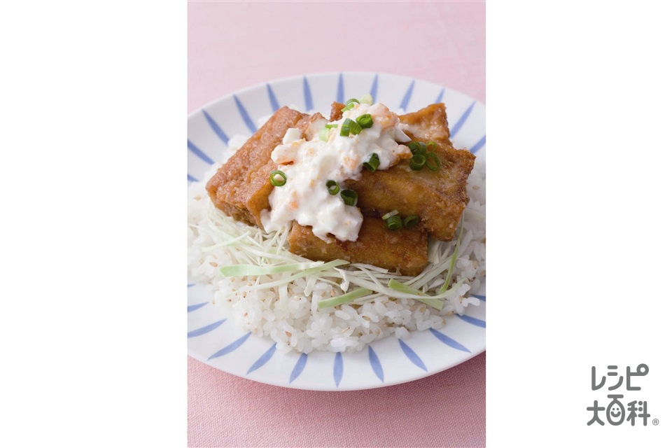 ごま飯厚揚げ丼　タルタルソース添え(厚揚げ+温かいご飯を使ったレシピ)