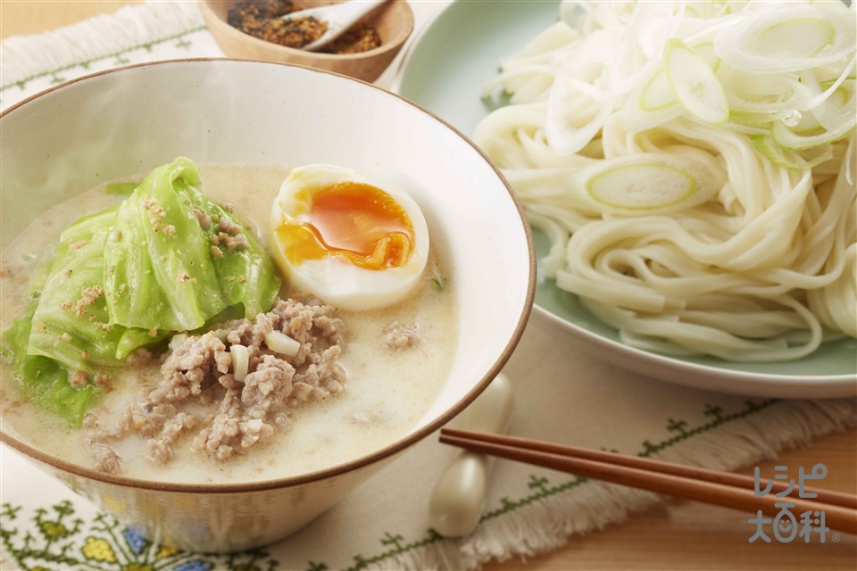 ひき肉とキャベツの白湯風つけうどん(干しうどん+牛乳を使ったレシピ)