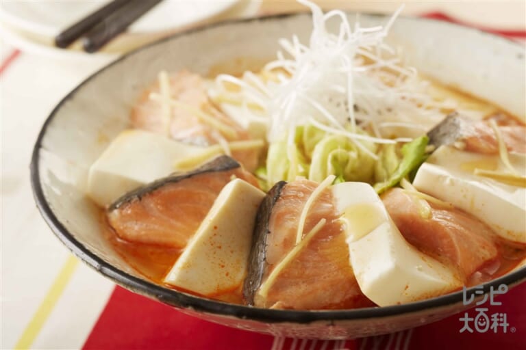 鮭と豆腐・キャベツのキムチレンジ蒸し