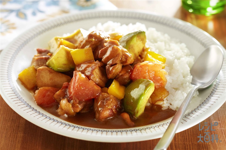 鶏肉とアボカドのトマト炒めカレー